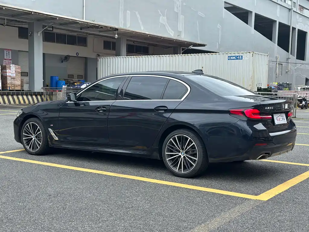 BMW 5 Series — миниатюра 16