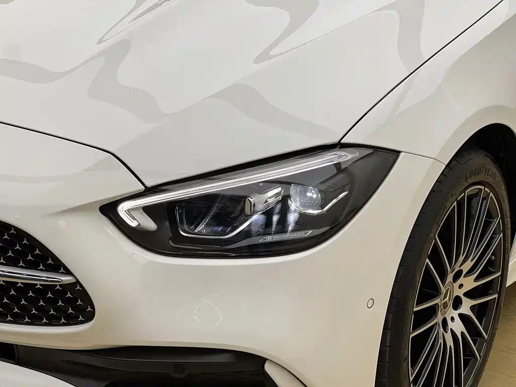 Mercedes-Benz C-Class — миниатюра 5