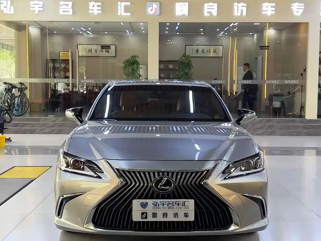 Lexus ES 2019