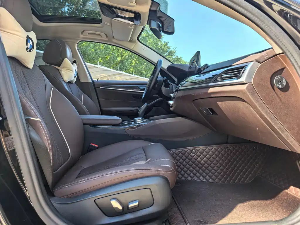 BMW 5 Series — миниатюра 7