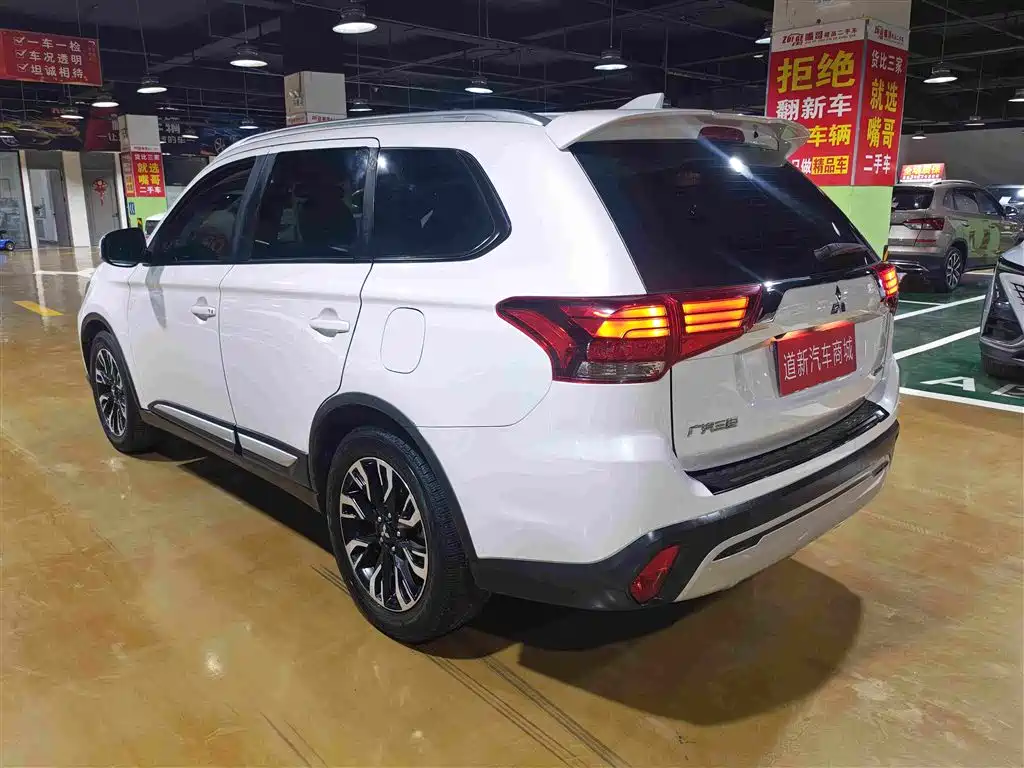 Mitsubishi Outlander — миниатюра 11