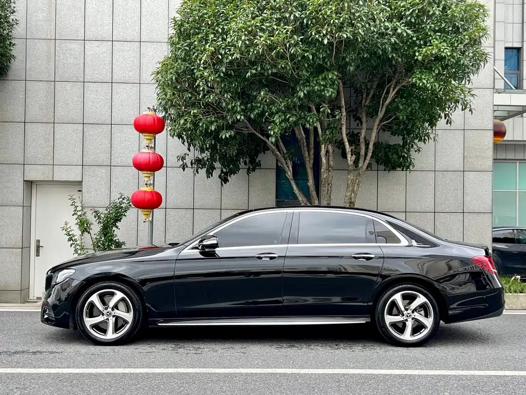 Mercedes-Benz E-Class — миниатюра 5