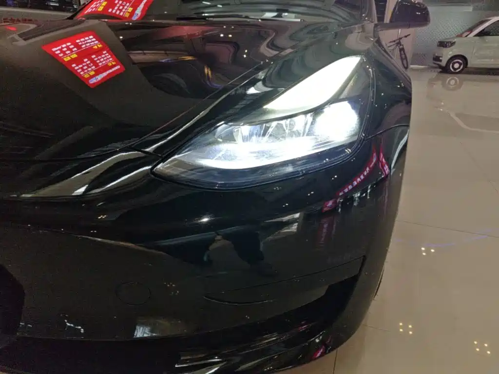 Tesla Model 3 — миниатюра 24