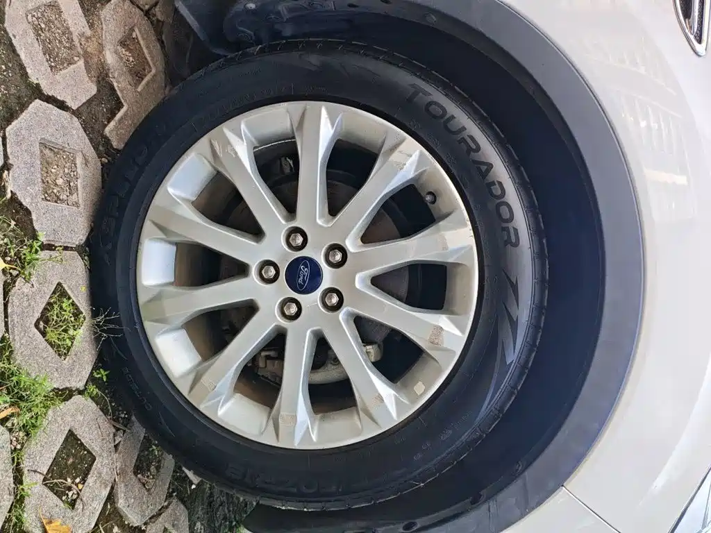 Ford Kuga — миниатюра 10