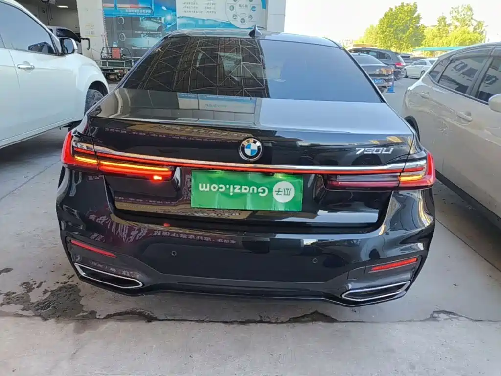 BMW 7 Series — миниатюра 6