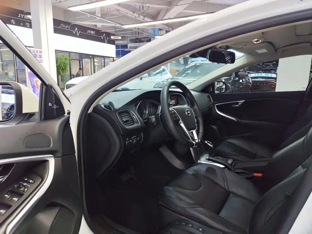 Volvo V40 — миниатюра 5