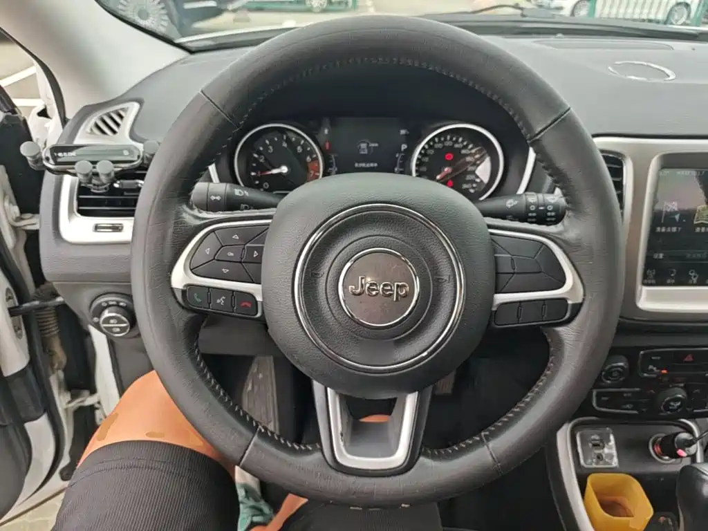Jeep Compass — миниатюра 11