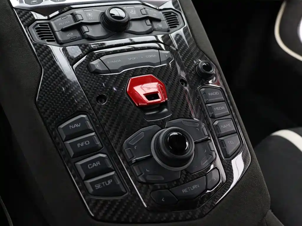 Lamborghini Aventador — миниатюра 10