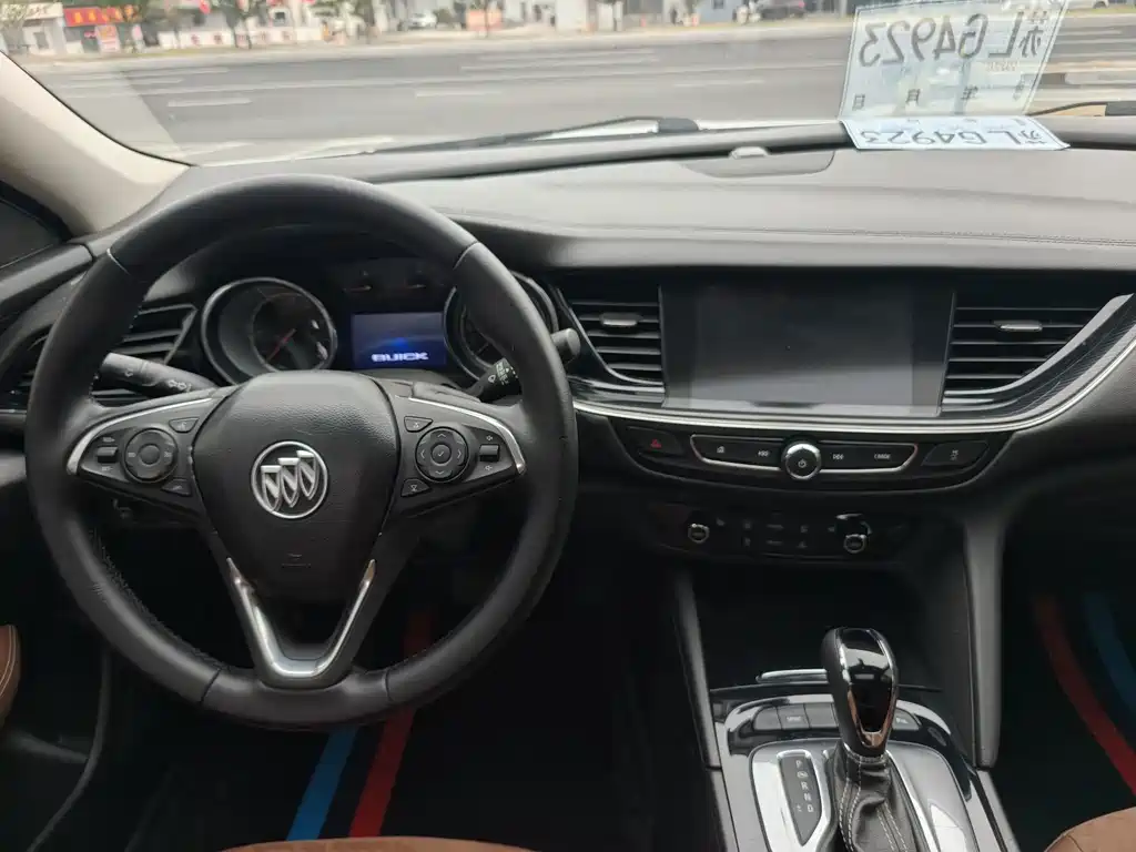 Buick Regal — миниатюра 12
