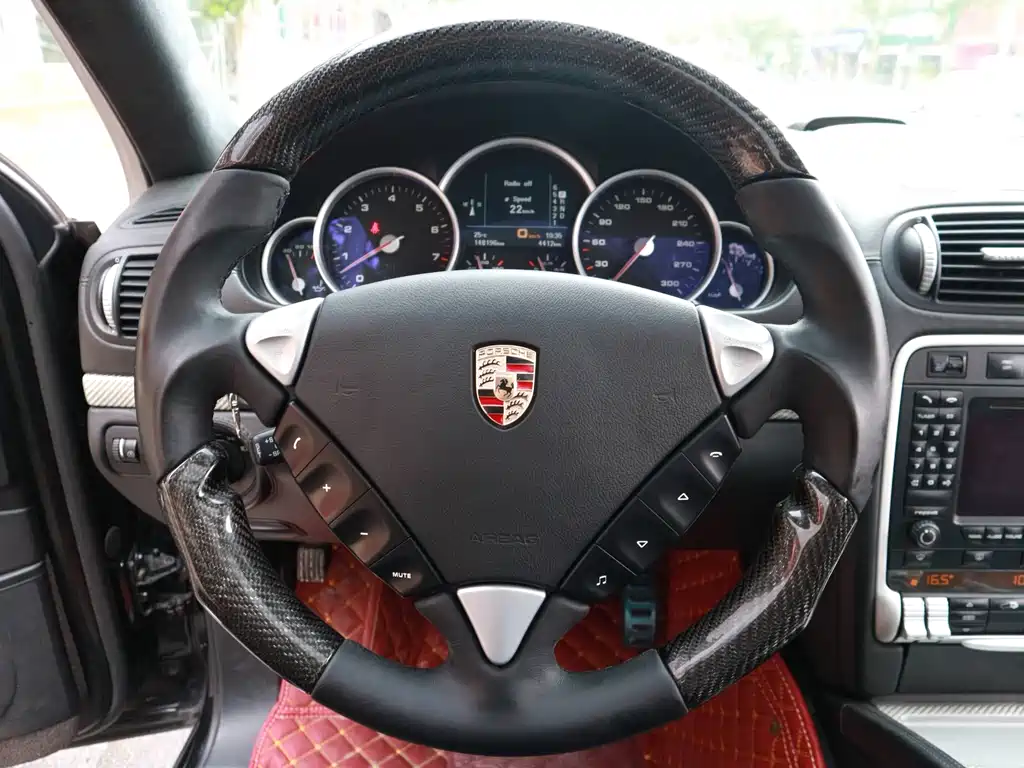 Porsche Cayenne — миниатюра 12