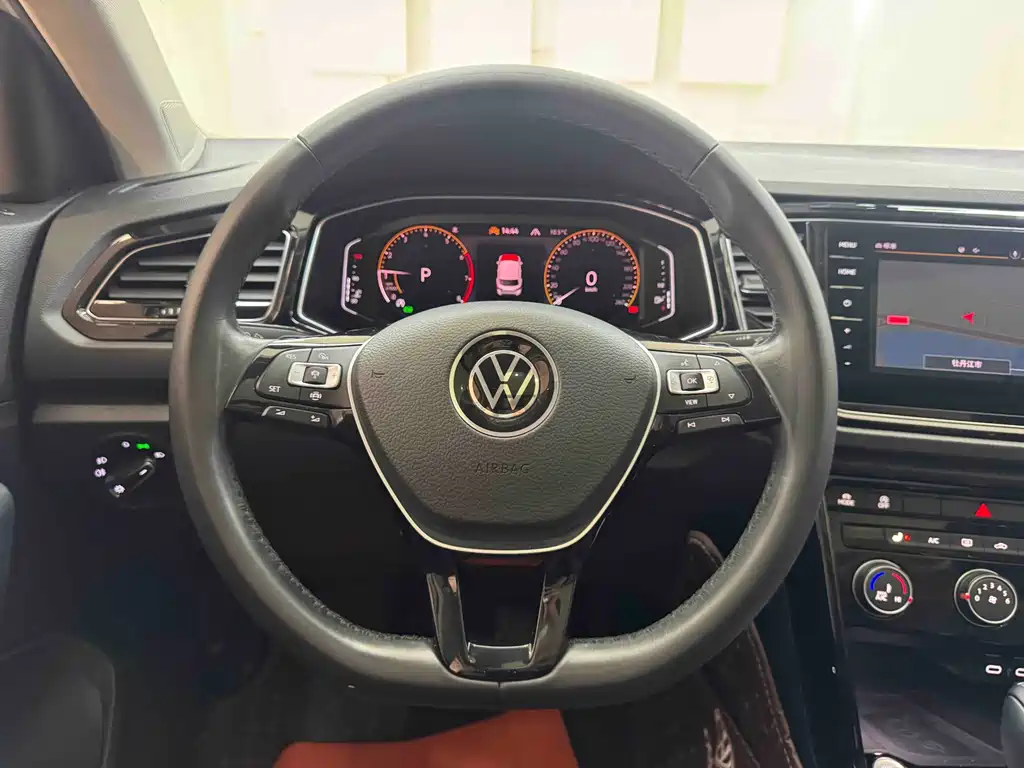 Volkswagen T-Roc — миниатюра 15