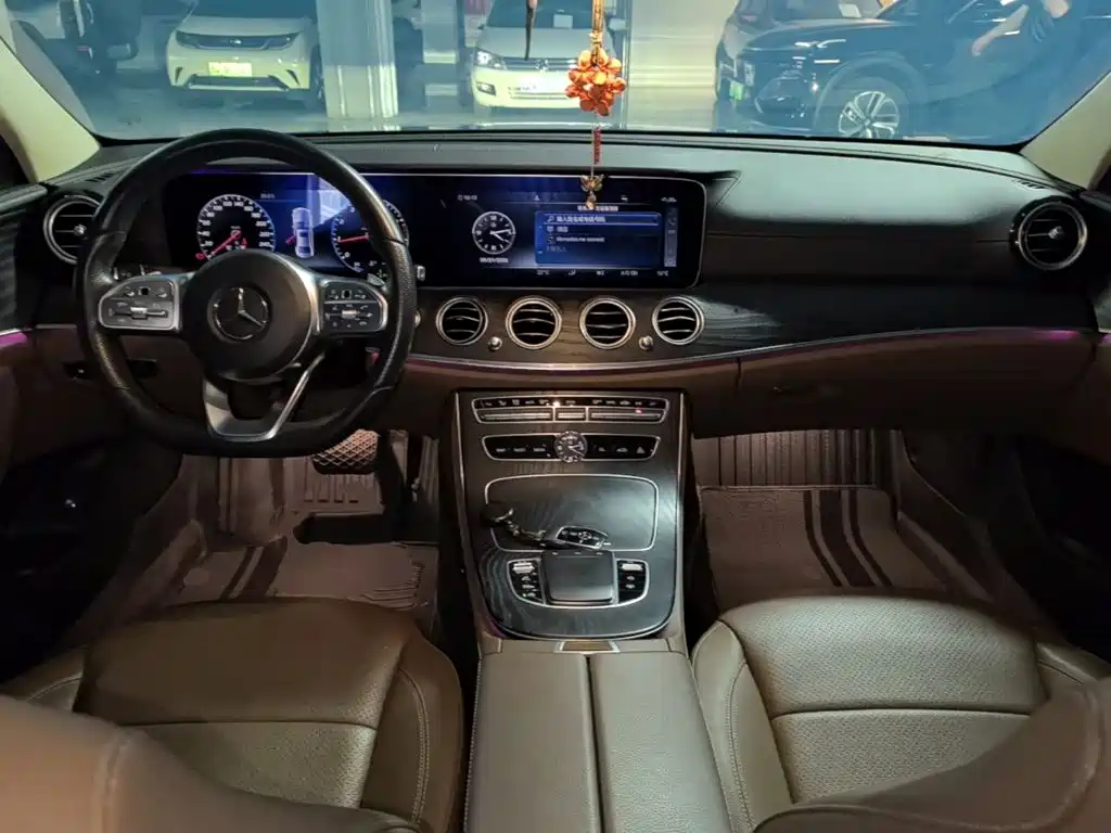 Mercedes-Benz E-Class — миниатюра 10
