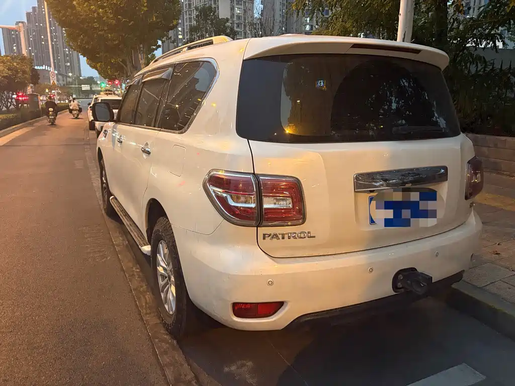 Nissan Patrol — миниатюра 6