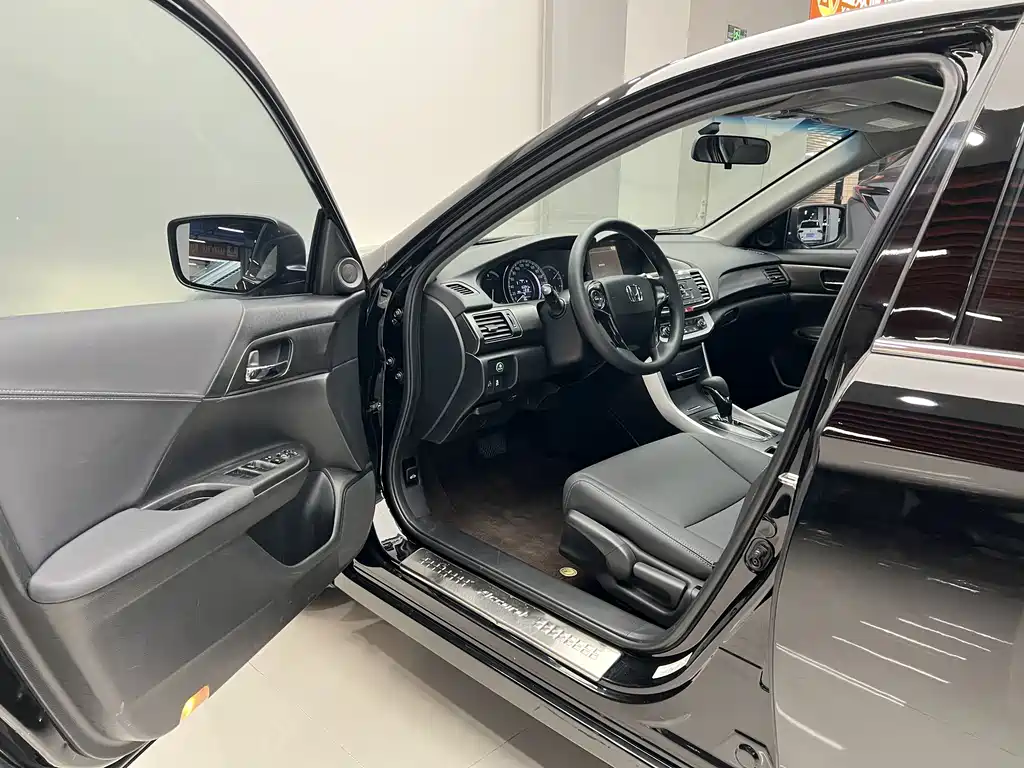 Honda Accord — миниатюра 7