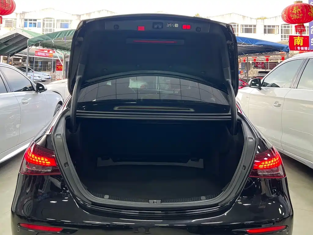 Mercedes-Benz E-Class — миниатюра 12