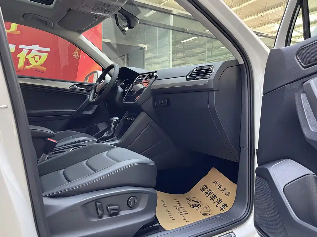 Volkswagen Tiguan L — миниатюра 18