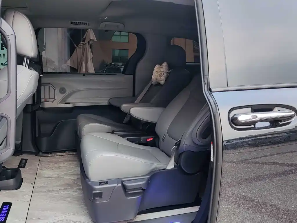 Toyota Granvia 2024 2.5L Comfort