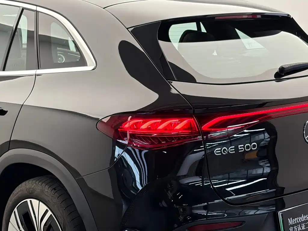Mercedes-Benz EQE SUV — миниатюра 19