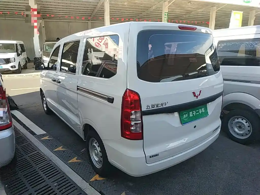 Wuling Hongguang V — миниатюра 5
