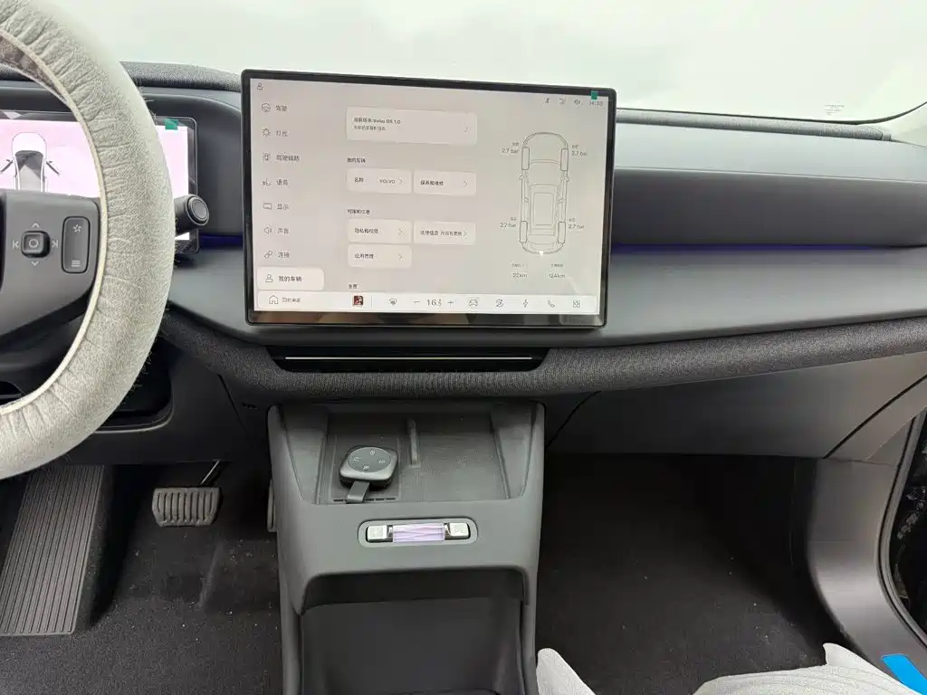 Volvo XC70 PHEV — миниатюра 8