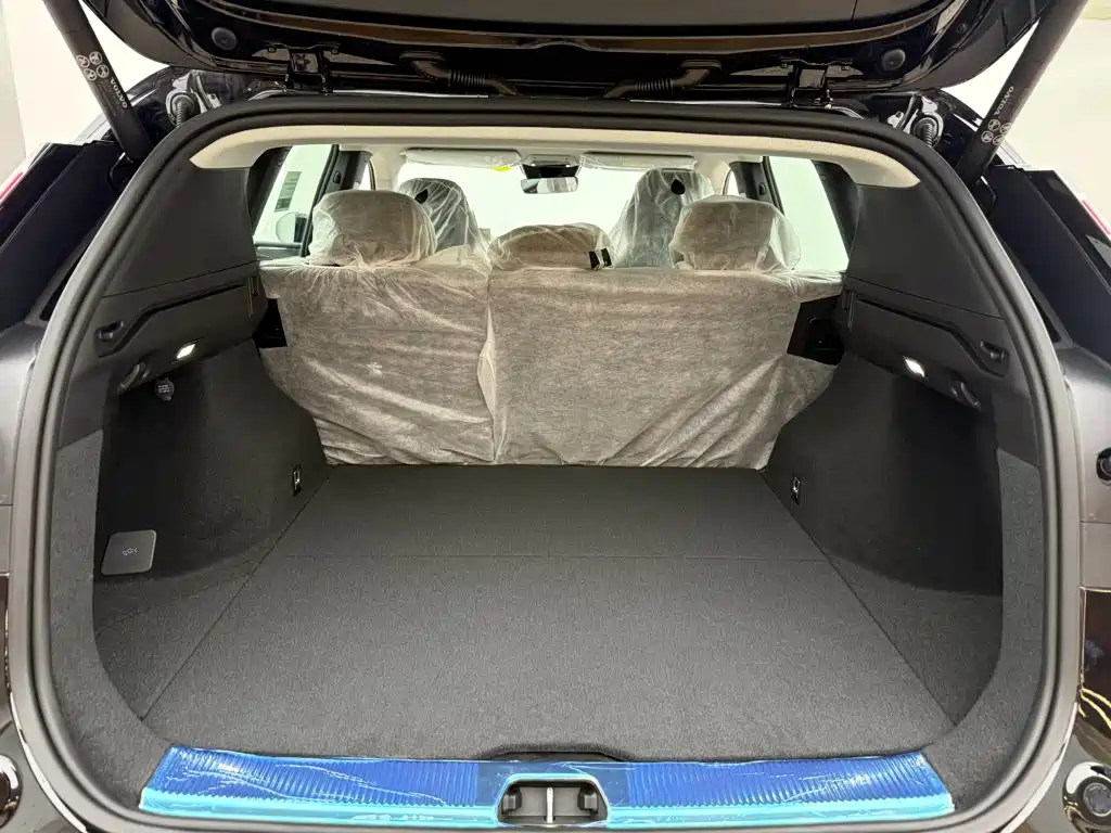 Volvo XC70 PHEV — миниатюра 12