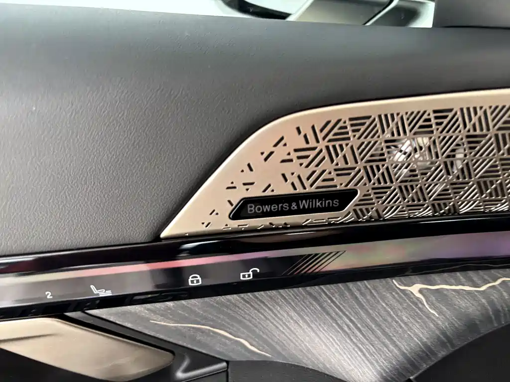 BMW 5 Series — миниатюра 11
