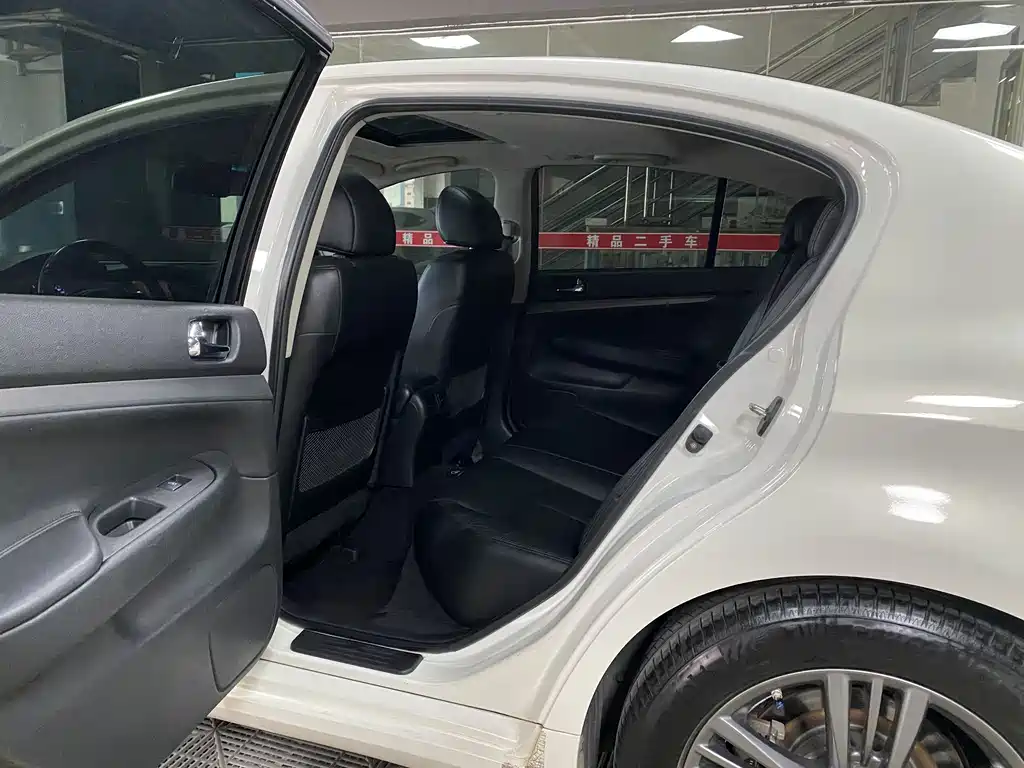 Infiniti G — миниатюра 6