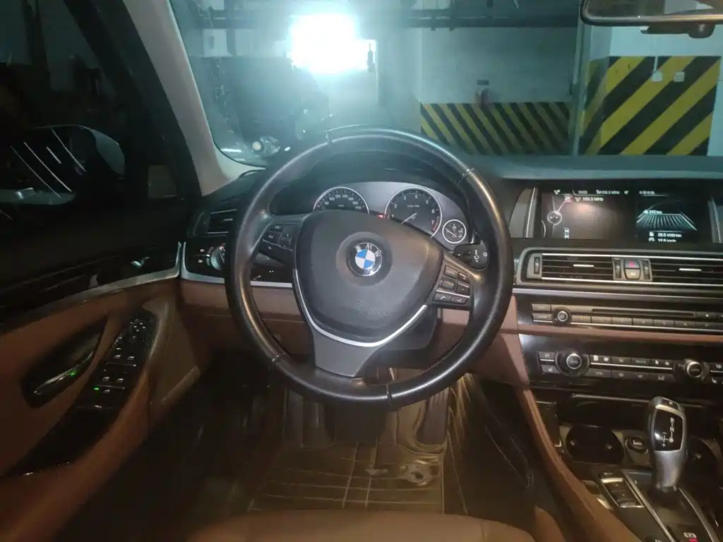 BMW 5 Series — миниатюра 11