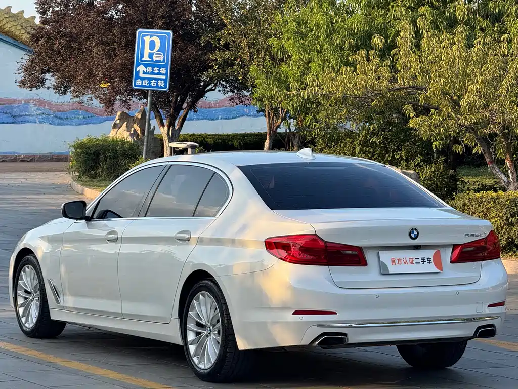 BMW 5 Series — миниатюра 7