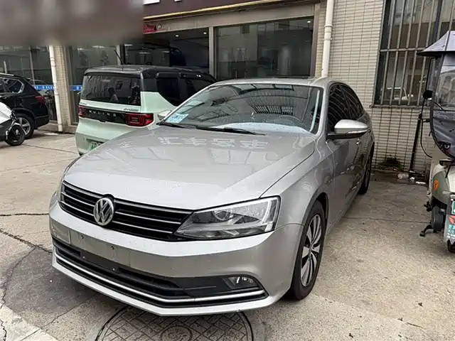 VOLKSWAGEN SAGITAR 2017