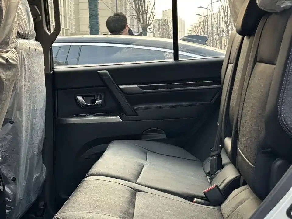 Mitsubishi Pajero (Import) — миниатюра 4