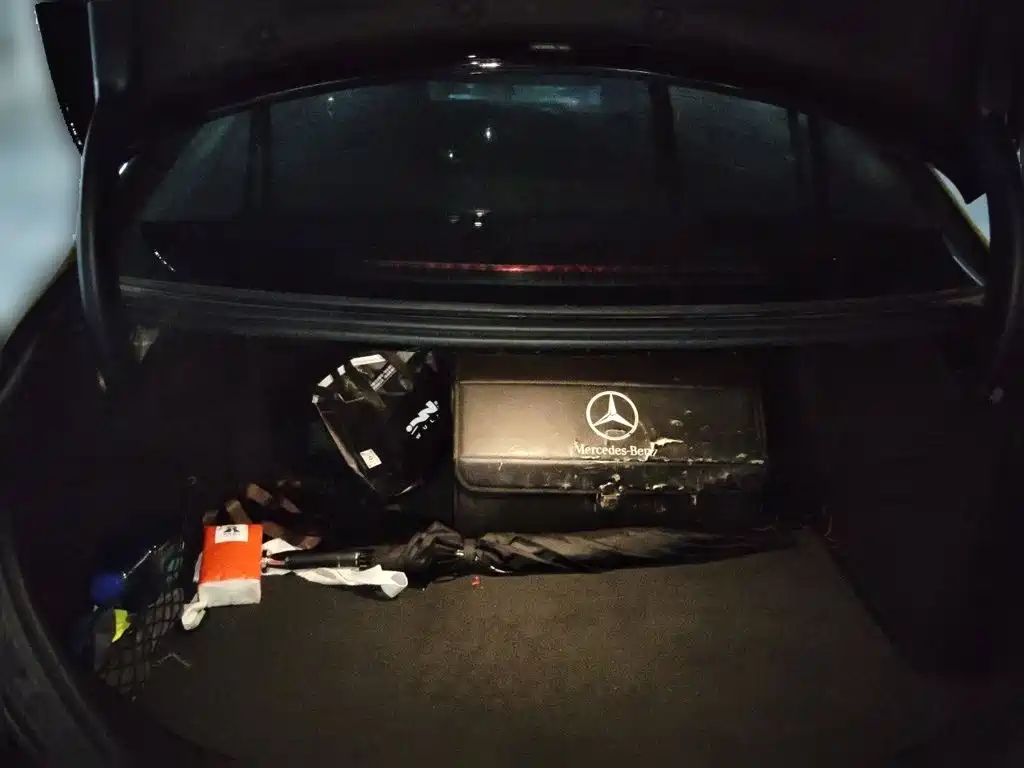 Mercedes-Benz E-Class — миниатюра 10