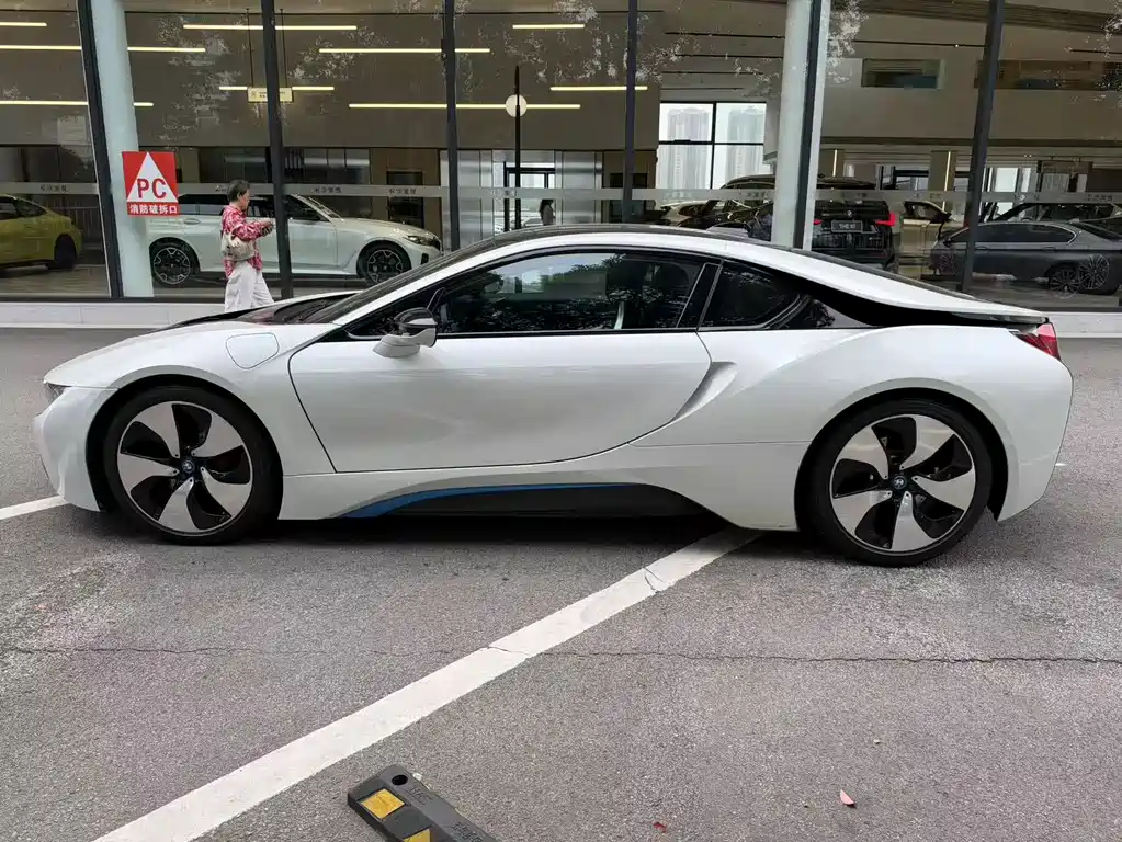 BMW i8 — миниатюра 7
