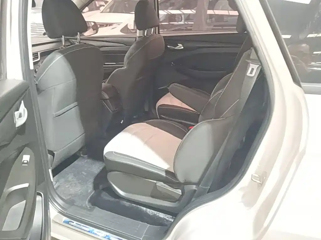 Wuling Hongguang S3 — миниатюра 17