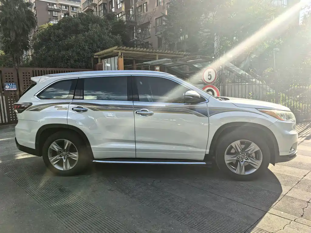 Toyota Highlander — миниатюра 4