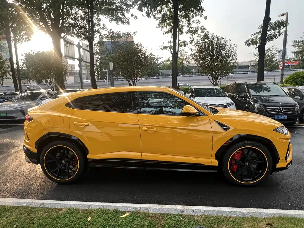 Lamborghini Urus — миниатюра 5