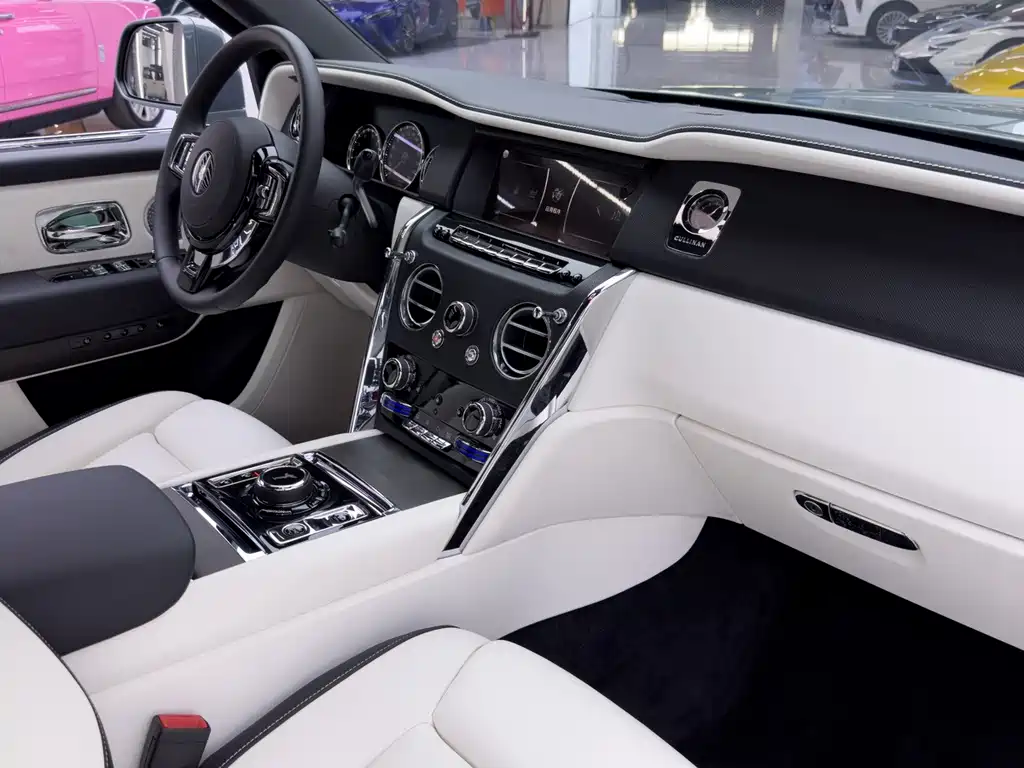 Rolls-Royce Cullinan — миниатюра 19