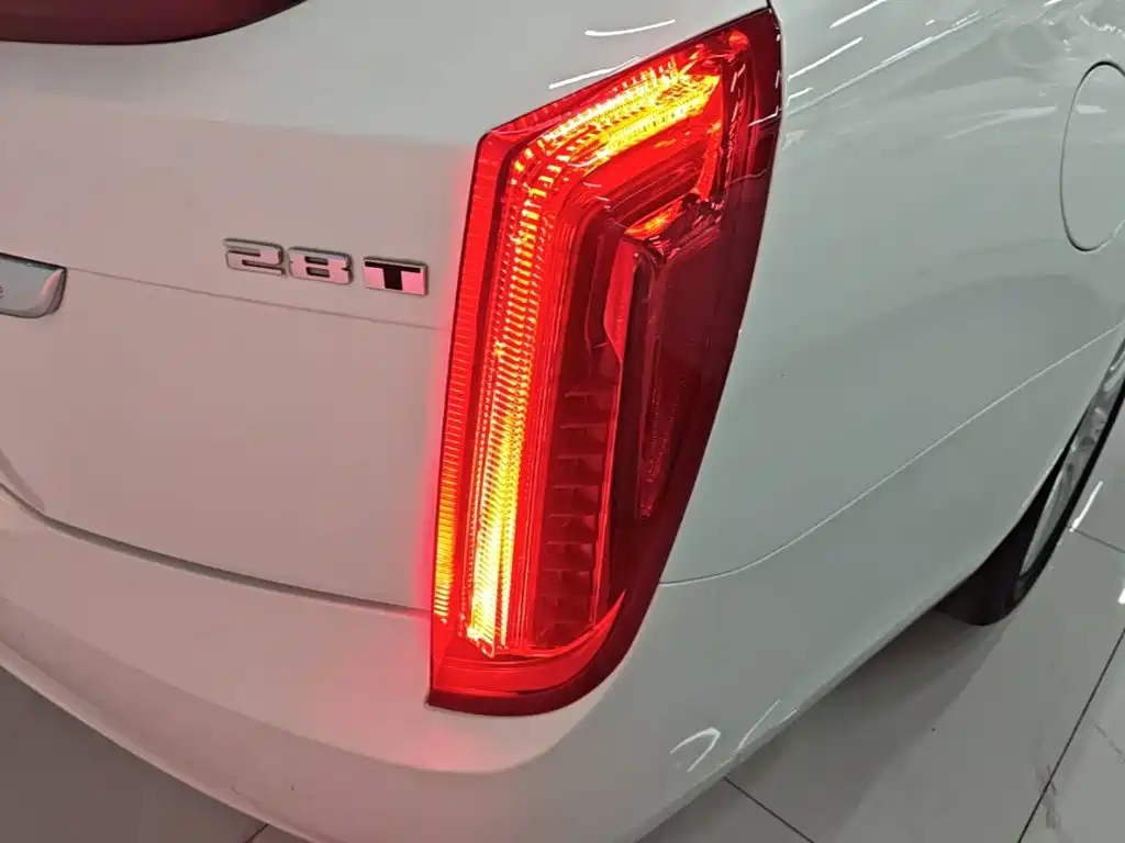 Cadillac XTS — миниатюра 8