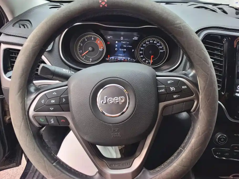 Jeep Cherokee — миниатюра 15