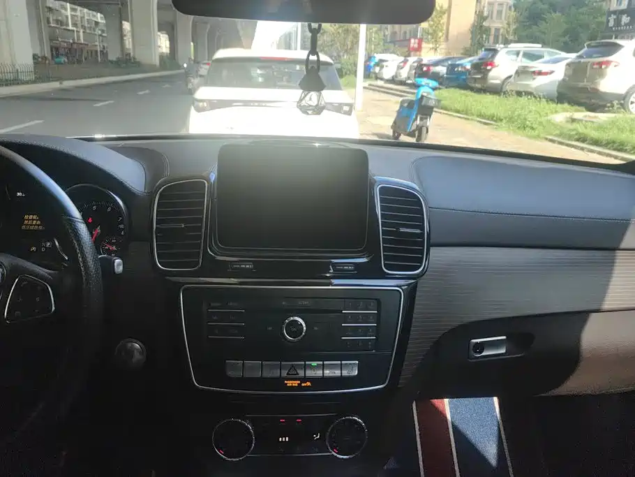 Mercedes-Benz GLE (Import) — миниатюра 13