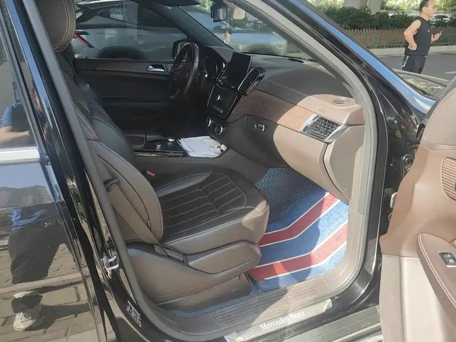 Mercedes-Benz GLE (Import) — миниатюра 8
