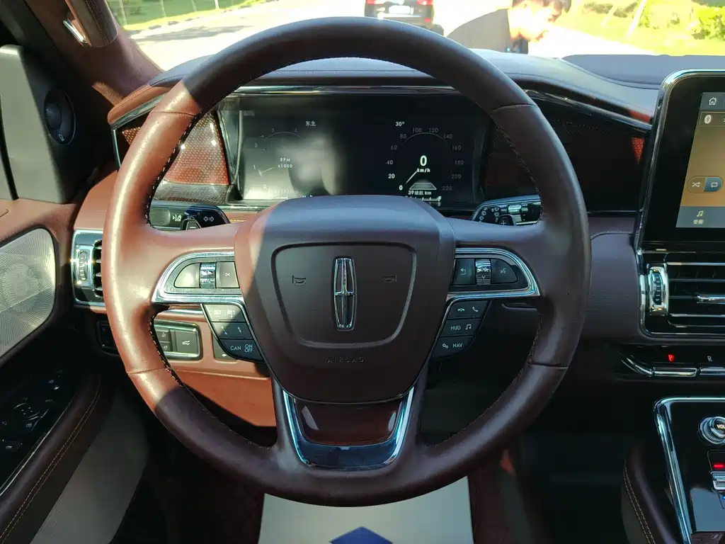 Lincoln Navigator — миниатюра 17