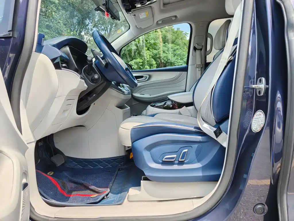 Roewe iMAX8 — миниатюра 4