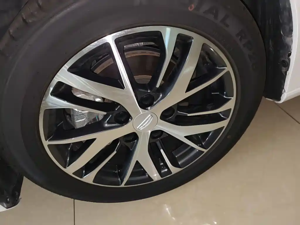 Geely Emgrand — миниатюра 23