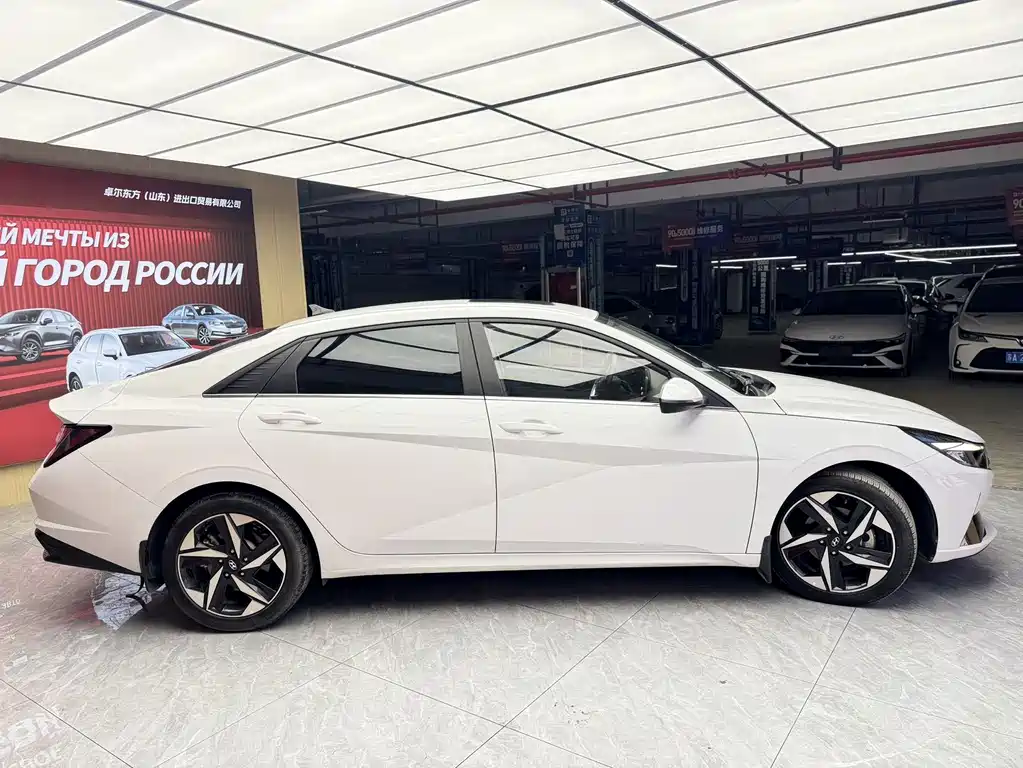 Hyundai Elantra — миниатюра 4