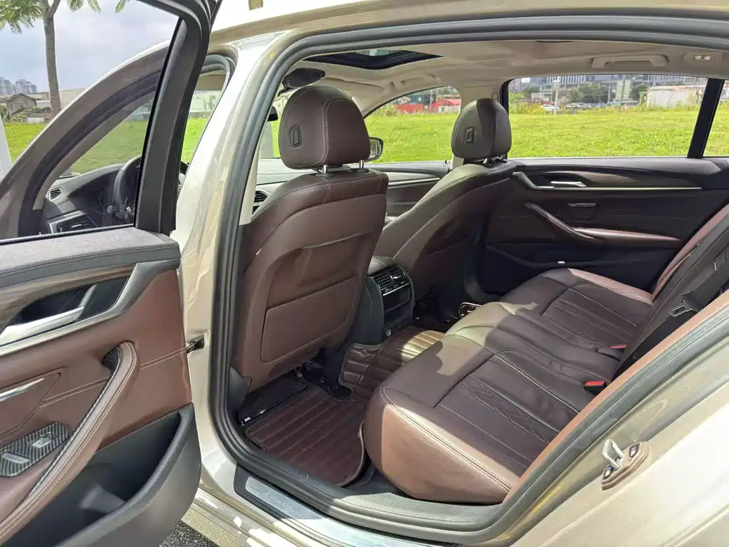 BMW 5 Series — миниатюра 5