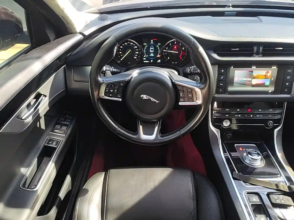 Jaguar XFL — миниатюра 11