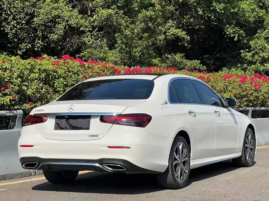 Mercedes-Benz E-Class — миниатюра 21