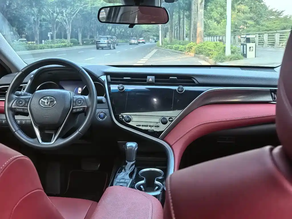 Toyota Camry — миниатюра 14