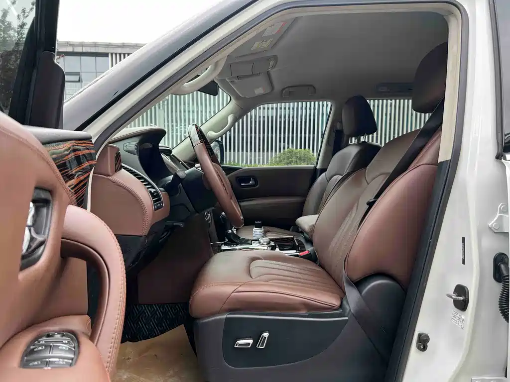 Nissan Patrol — миниатюра 8